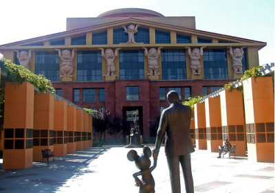 Statue of Walt and Mickey facing the Team Disney Building (Michael D ... Statue of Walt and Mickey facing the Team Disney Building (Michael D ...
