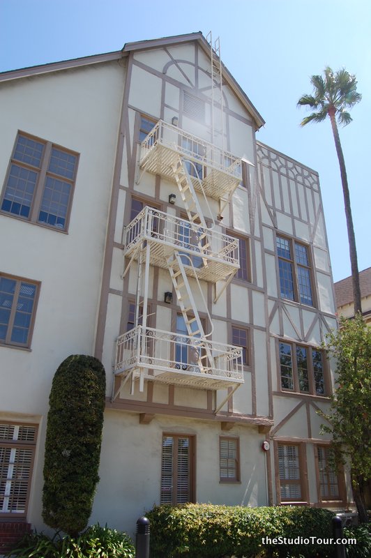 valentinos paramount