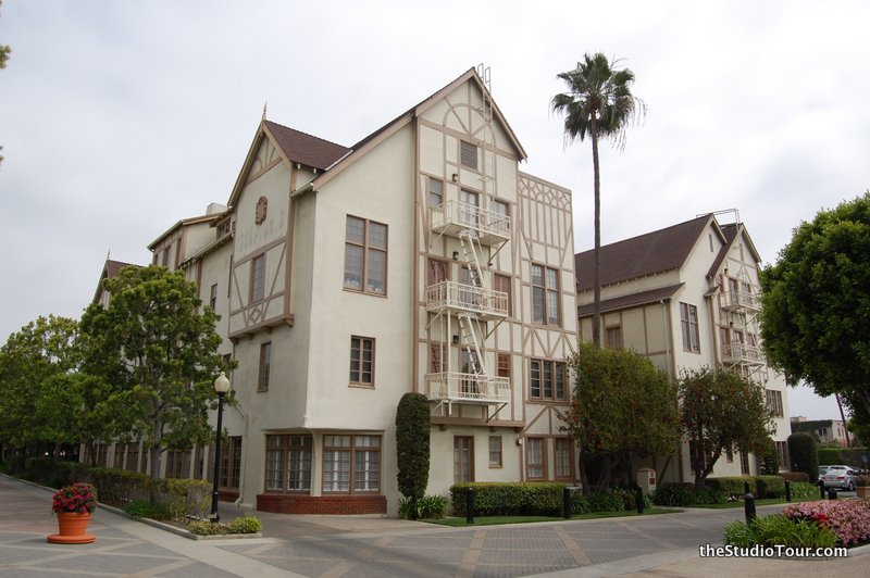 valentinos paramount