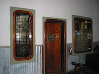 19 - Gladstones, October 2003 (c) David Crown - click to enlarge 19 - Gladstones, October 2003 (c) David Crown