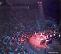 John Denver in concert on the opening night (from Inside Universal Studios, 1973) - Click to enlarge John Denver in concert on the opening night (from Inside Universal Studios, 1973)