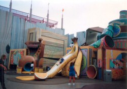 Fievel's Playland in 1995 (photo by Luke Erickson, with thanks)