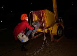 Jack the Clown and the yellow shredder (photo © Universal Studios Hollywood 2007) Click to enlarge Jack the Clown and the yellow shredder (photo © Universal Studios Hollywood 2007)