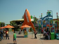 Overview of the Nickelodeon Blast Zone with the repainted rocket (September 2006)