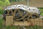 As the ride is sponsored by Volkswagen, there's a subtle advert in the queueline (April 2006)