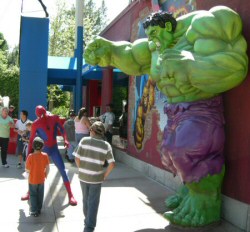 Spidey is dwarfed by the Hulk outside Marvel Mania store (April 2006) 