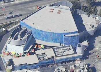 Aerial view of the T2/3D show building (from Windows Live Local, around 2003)