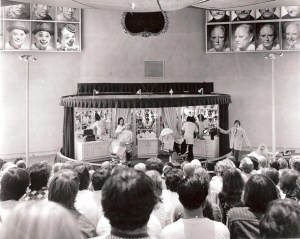 1 - The whole stage including the backlit transparencies and the Spirit mirror (c.1975) - Photo courtesy Verne Langdon - click to enlarge Land of a Thousand Faces - 1 - The whole stage including the backlit transparencies and the Spirit mirror (c.1975) - Photo courtesy Verne Langdon