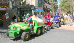 Marvel Comics characters parading around the park, September 2006 - Click to enlarge Marvel Comics characters parading around the park, September 2006