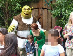 Shrek and Princess Fiona - photo by Darkbeer, June 2006 - Click to enlarge Shrek and Princess Fiona - photo by Darkbeer, June 2006