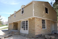 13 - (c) April 2010 - theStudioTour.com - click to enlarge Colonial Street - Old Paramount House above Falls Lake - 13 - (c) April 2010 - theStudioTour.com
