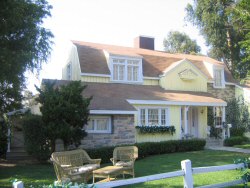4 - (c) theStudioTour.com - click to enlarge Colonial Street - Hardy Boys House - 4 - (c) theStudioTour.com