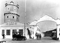 Main entrance on Lankershim Boulevard around 1916 (from Universal Archives / LA Times)