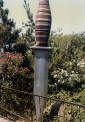 Giant knife (photo by Robert Napton, 1979)- click to enlarge Giant knife (photo by Robert Napton, 1979)