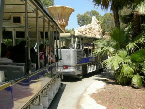 Tram entering the Mummy tunnel (April 2006)
