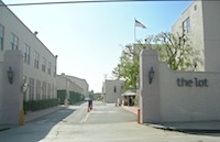 5 - Main entrance and the Pickford Building (theStudioTour.com - September 2008) - click to enlarge Warner Hollywood Studio - 5 - Main entrance and the Pickford Building (theStudioTour.com - September 2008)