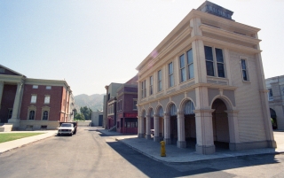 USH_Backlot_Courthouse_Square1998_2