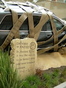 As the ride is sponsored by Volkswagen, there's a subtle advert in the queueline (April 2006)