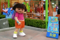 USH_Streetmosphere_Dora_1