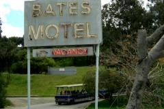 psycho_motel_sign