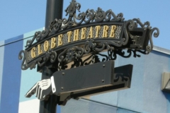 Sign at the side entrance of the theme park, adjacent to the Globe Theatre (September 2006)