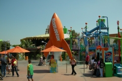 Overview of the Nickelodeon Blast Zone with the repainted rocket (September 2006)